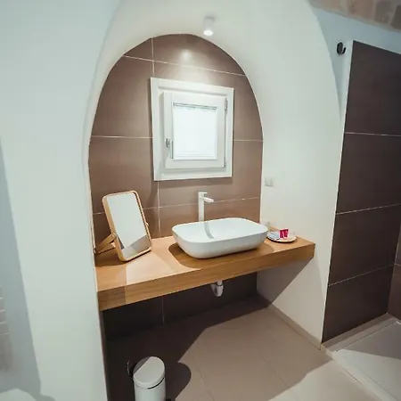 Endea & Lounge Bed & Breakfast 4*